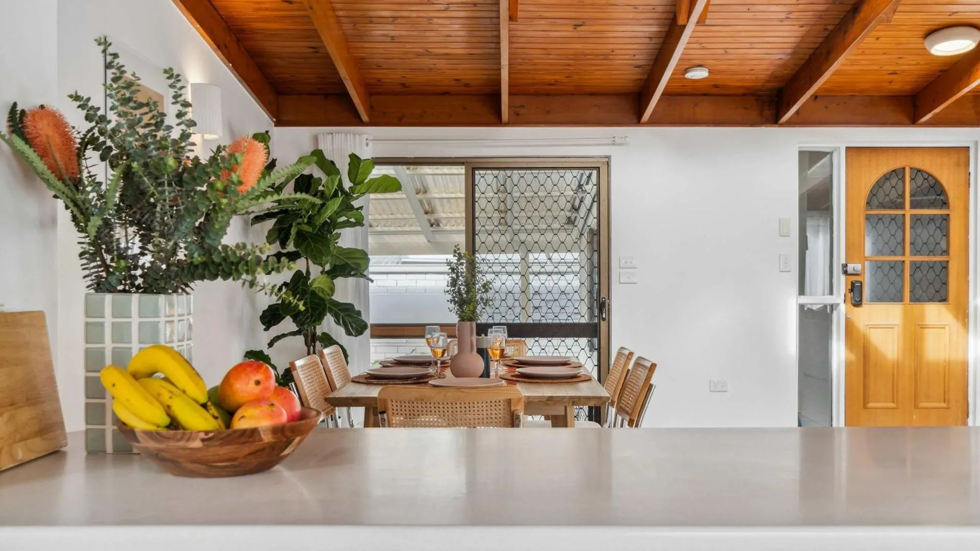 Coastal Comfort: Relax & Recharge In Maroochydore Ferienhaus