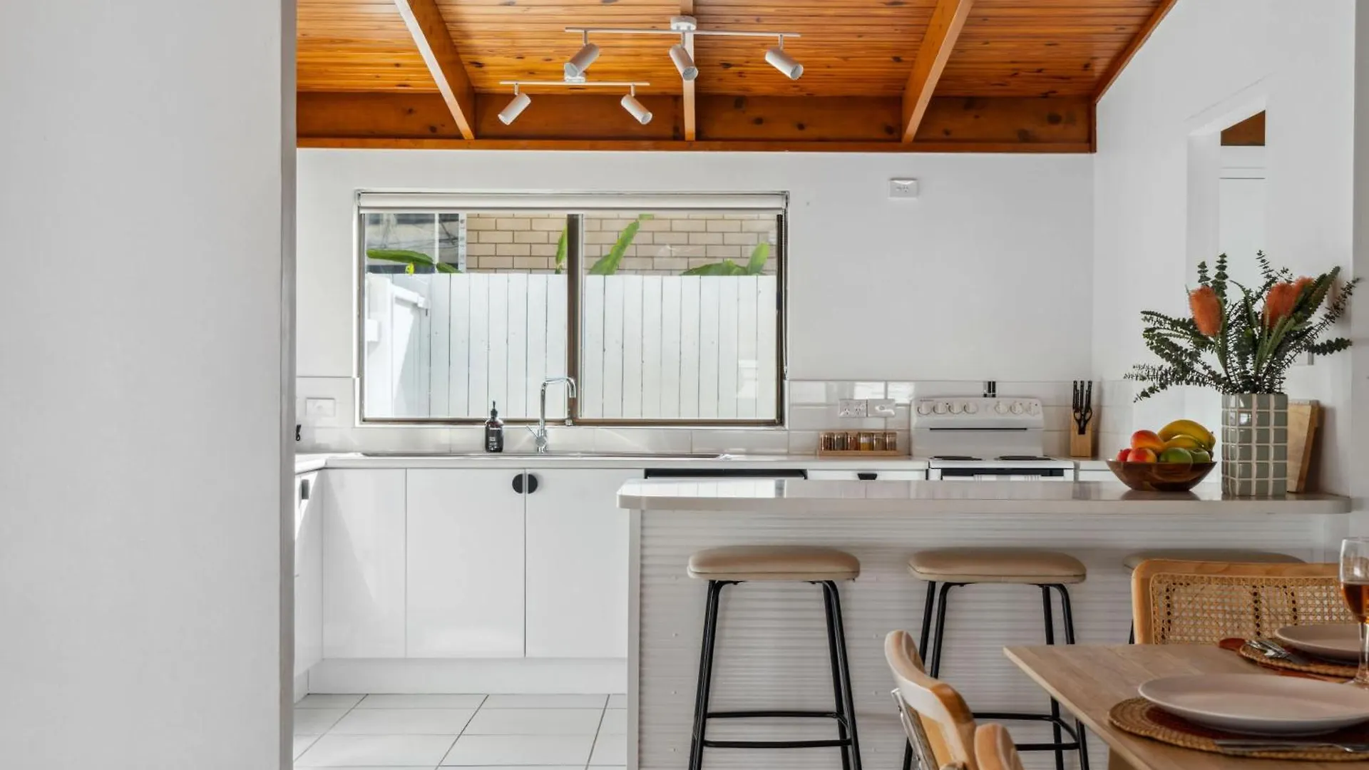 Coastal Comfort: Relax & Recharge In Maroochydore Ferienhaus